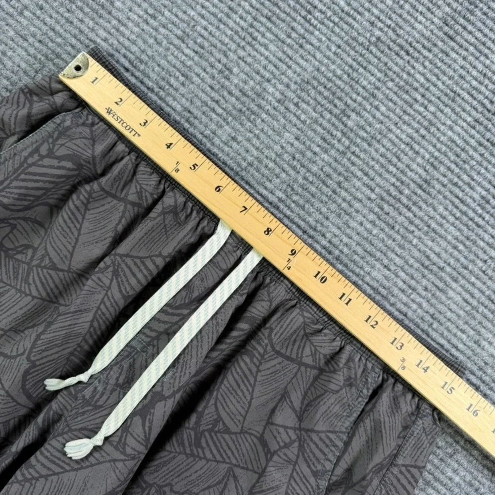 Vuori Kore Short Men 30 Charcoal Grey Palm Leaf Print Lined Athletic No Size Tag